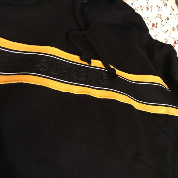 Supreme chest stripe logo hooded. - Picture 3 of 6